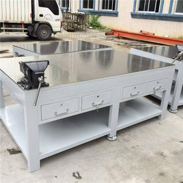 装配钳工工作台