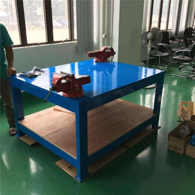 小型钳工工作台
